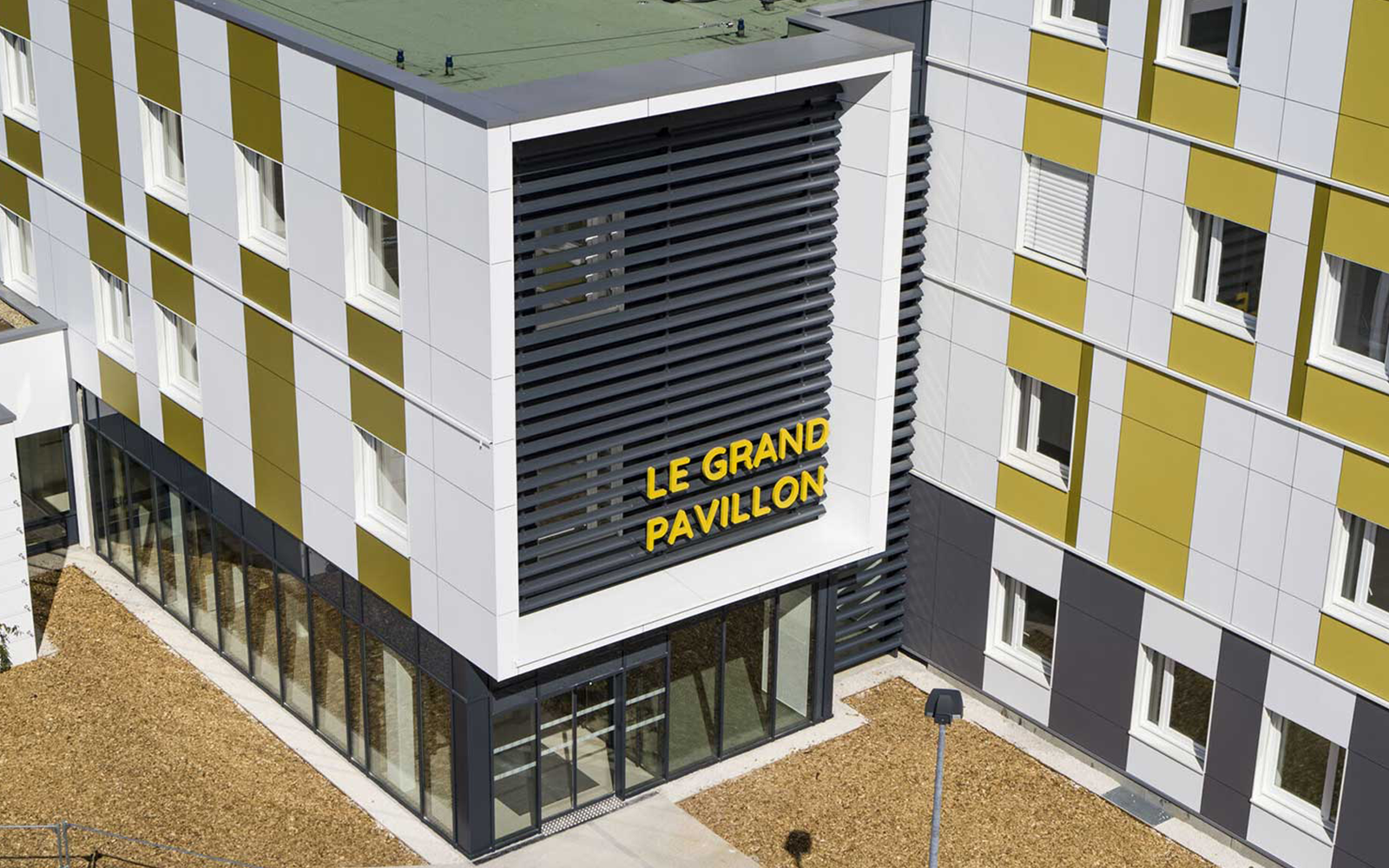 Projet de construction modulaire intégrant des panneaux Trespa (OSSABOIS) – Exemple d’application dans une démarche hors-site et préfabrication. Projet de construction modulaire intégrant des panneaux Trespa (OSSABOIS) – Exemple d'application dans une démarche hors-site et préfabrication.