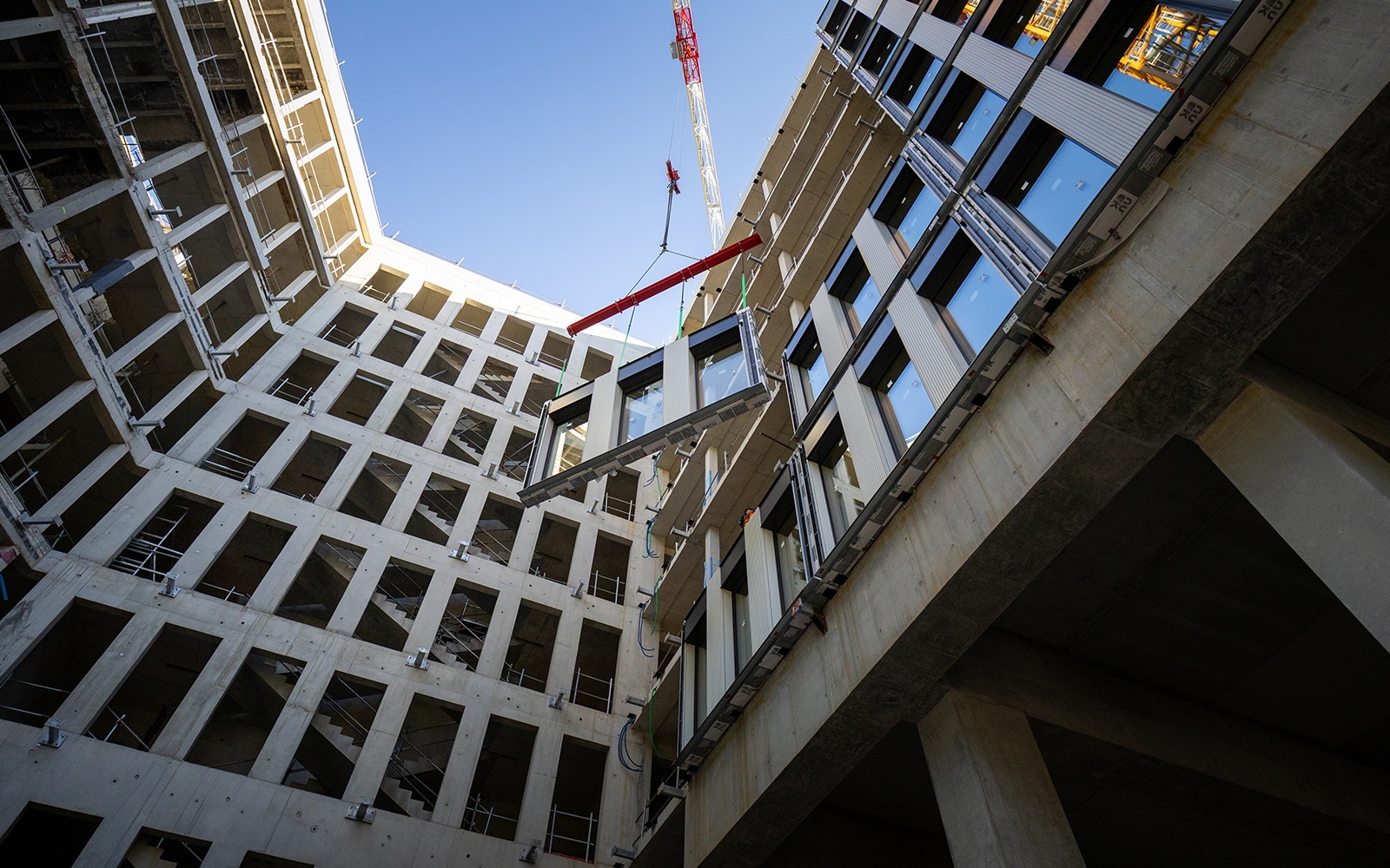 Metropole grenoble Métropole Grenoble @IvanDupont : Pose des panneaux de façades sur le siège de la Métropole de Grenoble - (crédit photo : Ivan Dupont)